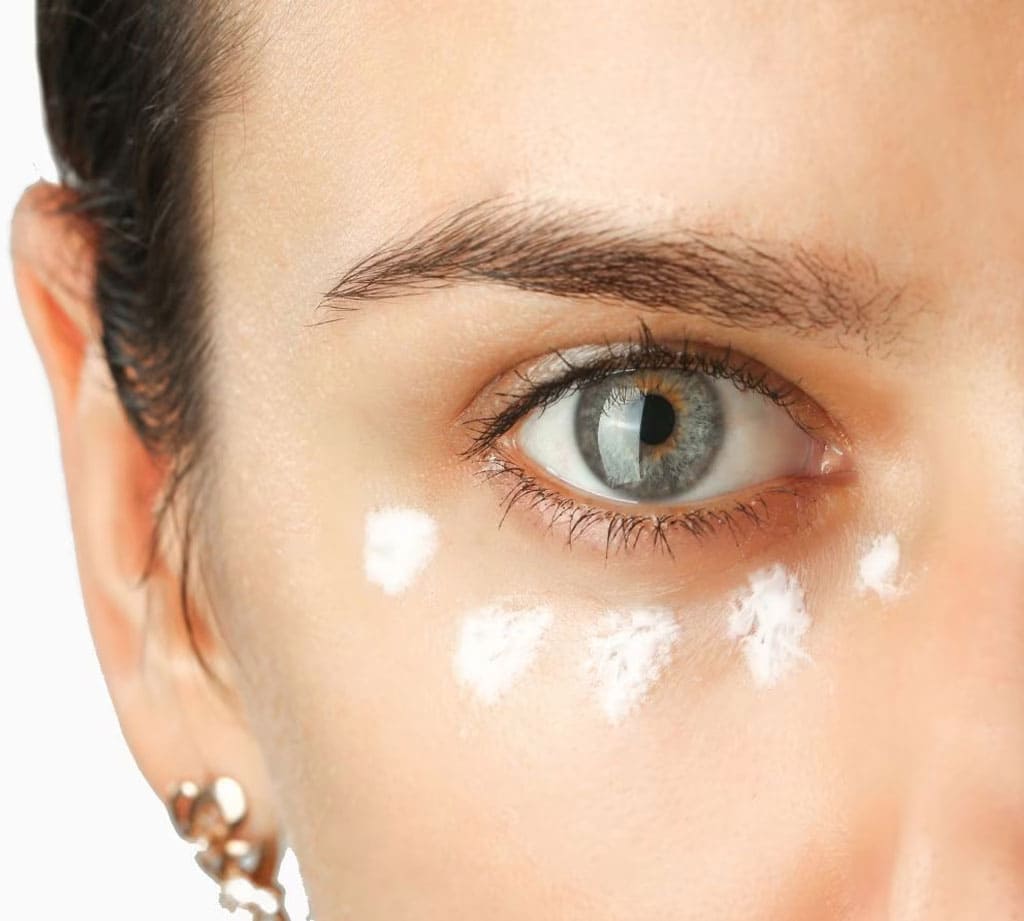 Tratamiento facial especial contorno de ojos en el salón de Lorena Vicedo Tratamiento facial especial contorno de ojos en el salón de Lorena Vicedo