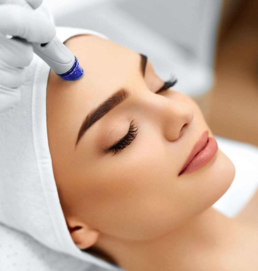 Tratamiento facial de hydralinfusion en el salón de Lorena Vicedo Tratamiento facial de hydralinfusion en el salón de Lorena Vicedo