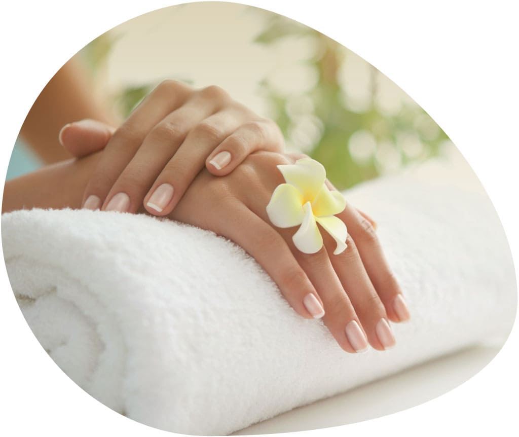 Manigel, tratamiento de manicura semipermamente. Unas uñas arregladas en color natural con la manicura semipermanente